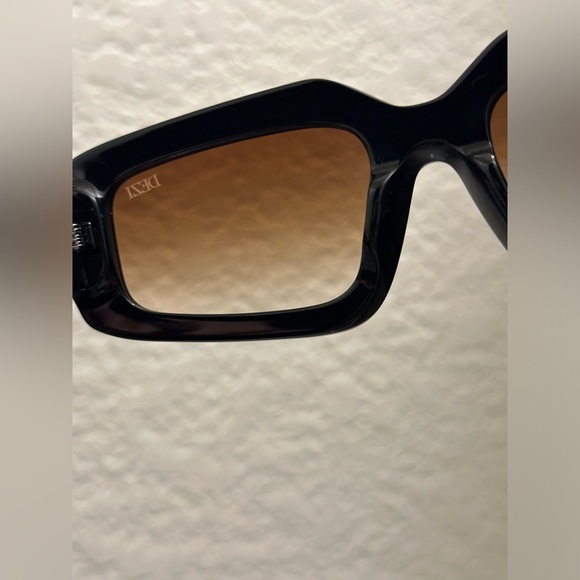 DEZI Read The Room Sunglasses - Picture 14 of 16